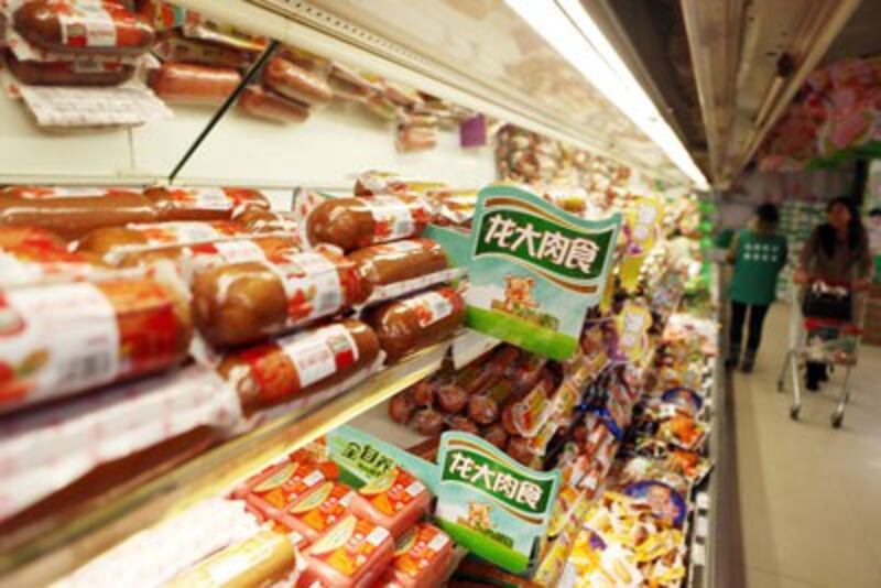Sản phẩm thịt chế biến sẵn được bày bán tại một siêu thị ở Trung Quốc hôm 20/4/2015. AFP photo