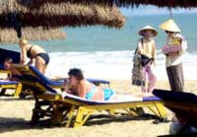 TouristBeach200.jpg