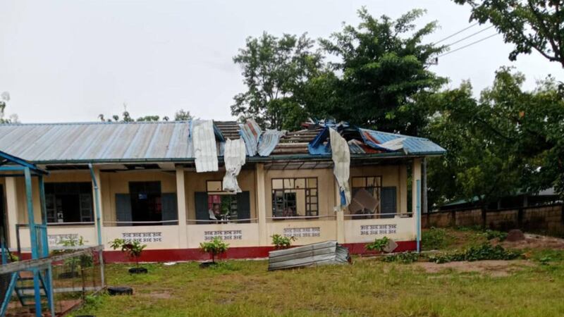 ကရင်ပြည်နယ် မြဝတီမြို့နယ် ဖလူးကျေးရွာ စာသင်ကျောင်းအား စစ်ကောင်စီ၏ လက်နက်ကြီးကြောင့် ပျက်စီးနေသည်ကို ၂၀၂၄ ခုနှစ် အောက်တိုဘာလ ၁ ရက်နေ့က တွေ့ရစဉ်။ (Citizen Photo)