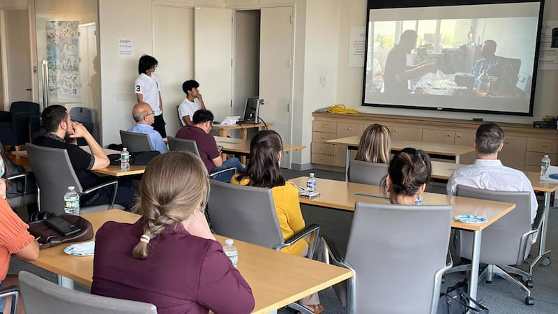 «ماسكىنىڭ ئارقىسىدا» ناملىق ھۆججەتلىك فىلىم 12-ئاۋغۇست كۈنى ۋاشىنگتون شەھىرىدە يەنە بىر قېتىم قويۇلدى. 2024-يىلى 12-ئاۋغۇست، ۋاشىنگتون