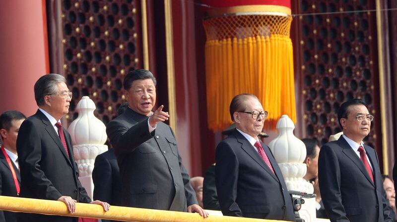 胡锦涛(左起)、习近平、江泽民、李克强在国庆70周年活动中。(美联社)