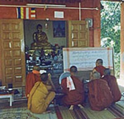 assam_monks_09-18-07_150px.jpg