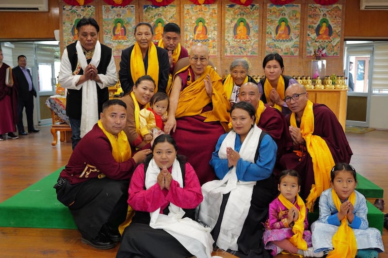 ༧གོང་ས་མཆོག་གིས་རྡོ་འབུམ་རིན་པོ་ཆེའི་ཡང་སྲིད་སྐུ་འཁོར་དང་བཅས་པར་མཇལ་ཁ་བསྩལ་བ། ༢༠༢༦།༤།༢༩