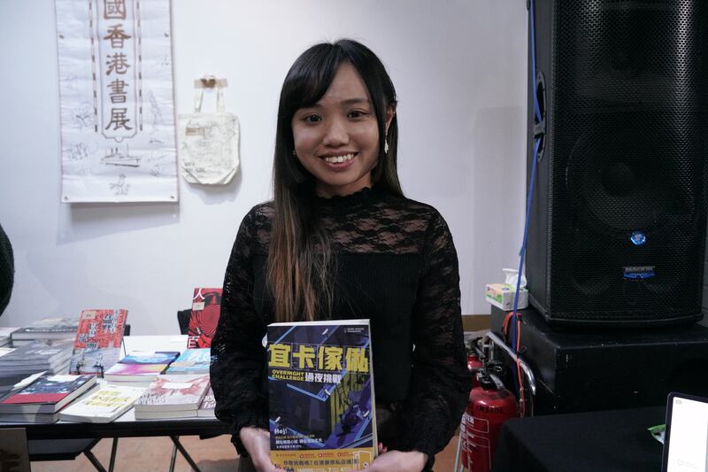 出席書展的移英香港作家「理想」，剛剛在台灣獲得「推理作家協會」徵文獎首獎。（石頭攝）