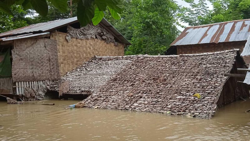 ပဲခူးတိုင်းအနောက်ခြမ်း မိုးညိုမြို့နယ်တွင် ရေကြီးနစ်မြုပ်နေသည်ကို ၂၀၂၄ ခုနှစ်၊ ဇူလိုင်လ ၁၉ ရက်နေ့က တွေ့ရစဥ်။ (Citizen Photo)