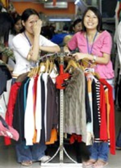 ShoppingSmile150.jpg