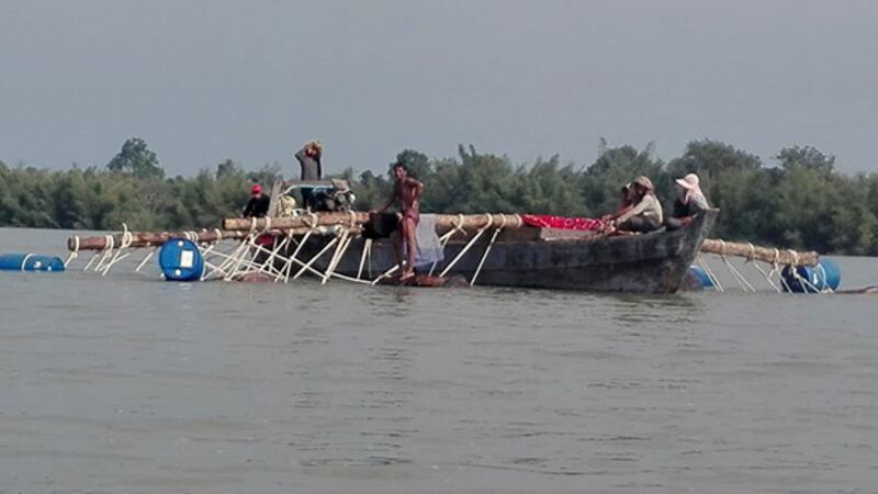 សាឡង់​អូស​ឈើ​បណ្ដែត​ទឹក​នៅ​ទន្លេ​ស្រែពក ក្នុង​ឃុំ​ស្រែគរ ស្រុក​សេសាន ខែត្រ​ស្ទឹងត្រែង កាល​ពី​ថ្ងៃ​ទី​១ ខែ​វិច្ឆិកា ឆ្នាំ​២០១៧។