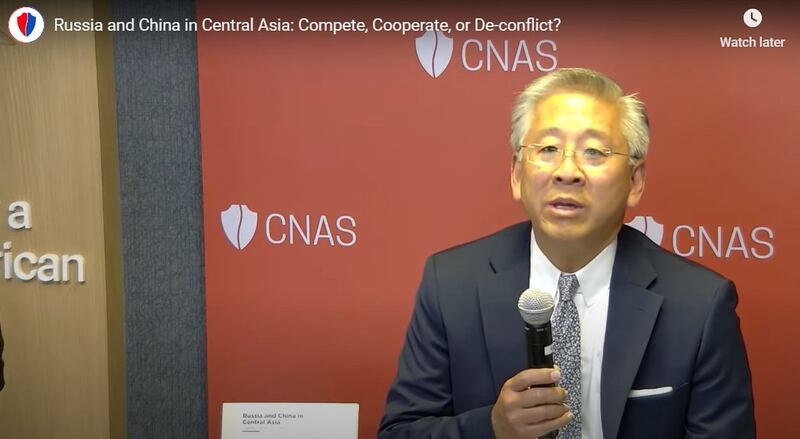 美国负责南亚与中亚事务的助理国务卿唐纳德·卢（Donald Lu）在研讨会上表示，俄罗斯将在中亚与中国抢夺安全和经济主导者地位。（视频截图/新美国安全中心官网）