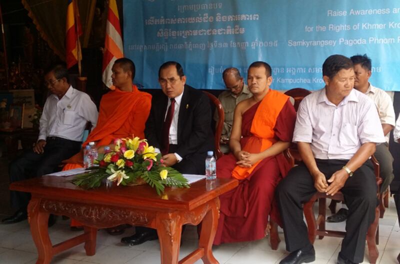 ខ្មែរ​ក្រោម​ប្រារព្ធ​ខួប​ទី​៨ នៃ​សេចក្ដី​ប្រកាស​របស់​អង្គការ​សហប្រជាជាតិ ស្ដីពី​សិទ្ធិ​ជនជាតិ​ដើម នា​វត្ត​សាមគ្គីរង្សី ស្ថិត​ក្នុង​សង្កាត់​ស្ទឹងមានជ័យ ខណ្ឌ​មានជ័យ រាជធានី​ភ្នំពេញ នៅ​ថ្ងៃ​ទី​១៣ ខែ​កញ្ញា ឆ្នាំ​២០១៥។ 