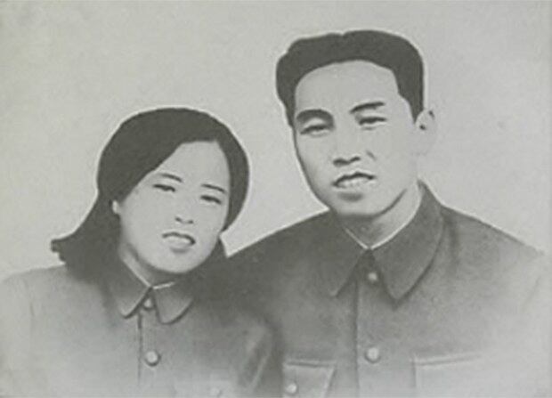 김일성 주석이 항일빨치산 시절 부인 김정숙과 찍은 사진.