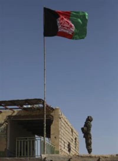 Cờ Afghanistan tung bay tại thành phố Marjah. AFP PHOTO.
