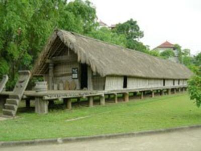 nhasannguoiede-wikipedia.jpg
