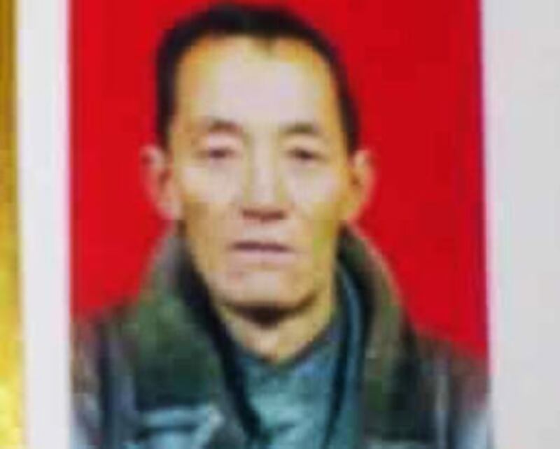甘肅夏河縣58歲藏民多杰仁青，10月23日在縣武裝部前自焚身亡。（照片由自由西藏提供）