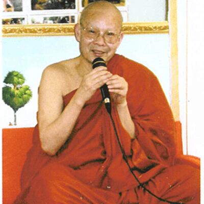 ព្រះ​តេជព្រះ​គុណ​ ហុក​ សាវណ្ណ​ ​ព្រះ​គ្រូ​ចៅ​អធិការ​វត្ត​ខ្មែរ​កាណាដា ក្នុងទីក្រុង​ម៉ុងរ៉េអាល់។