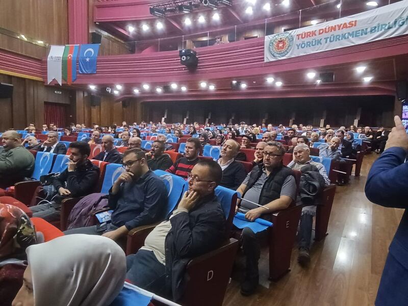 ئىرقىي قىرغىنچىلىق مەزمۇنىدىكى «ئۈنسىز پەرياد» فىلىمىنى قويۇش مۇراسىمى كۆرۈنۈشى، 2023-يىلى 11-نويابىر، ئىستانبۇل