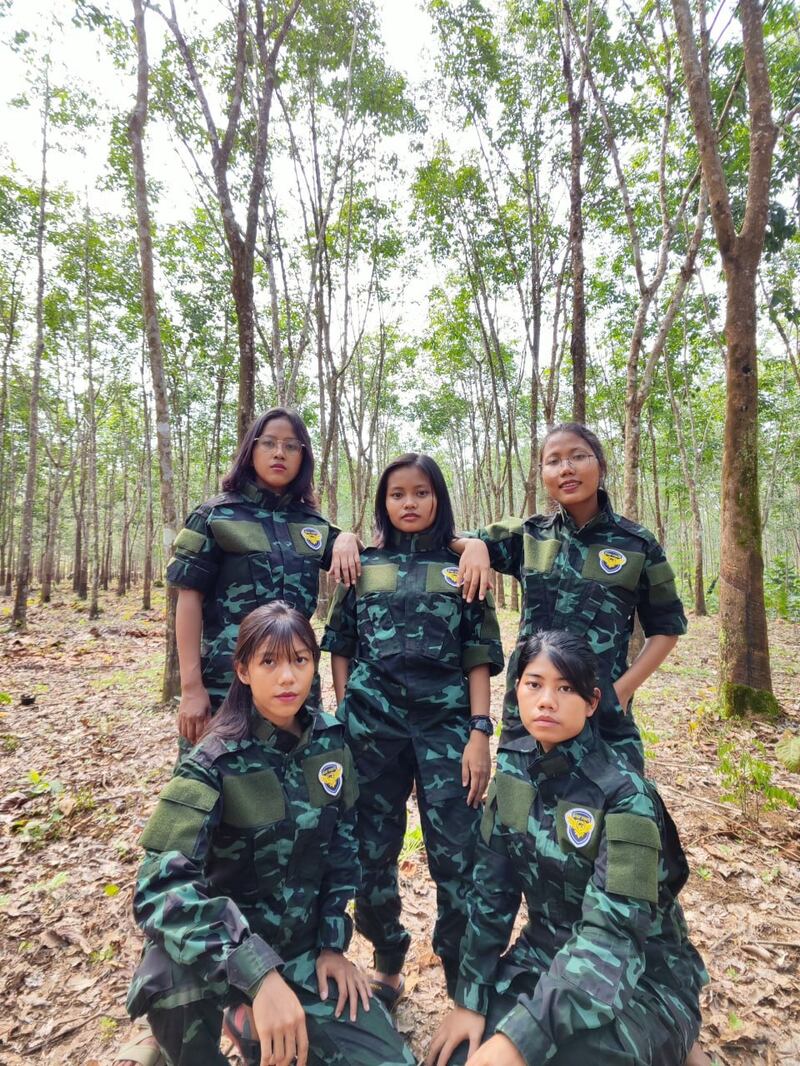 Fixed Wing Drone တပ်ဖွဲ့မှ အမျိုးသမီးရဲဘော်များအား တွေ့ရစဉ်။ (Photo: Spring UAV Force - G3)