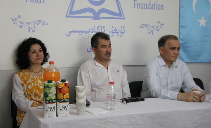 ئۇيغۇر ئاكادېمىيەسىنىڭ ئۇيۇشتۇرۇشى بىلەن ئىستانبۇلدا ئېچىلغان يىغىندىن كۆرۈنۈش. 2023-يىلى ئىيۇل، تۈركىيە.