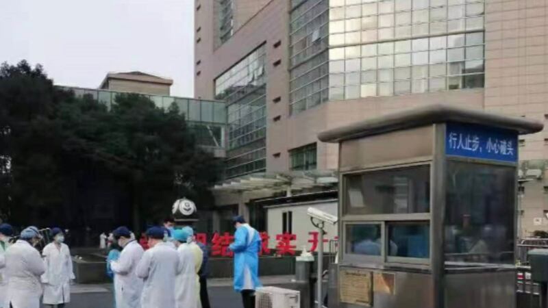 上海仁济医院和肿瘤医院，因有人感染新型肺炎，全院停诊关闭。（志愿者提供/记者乔龙）