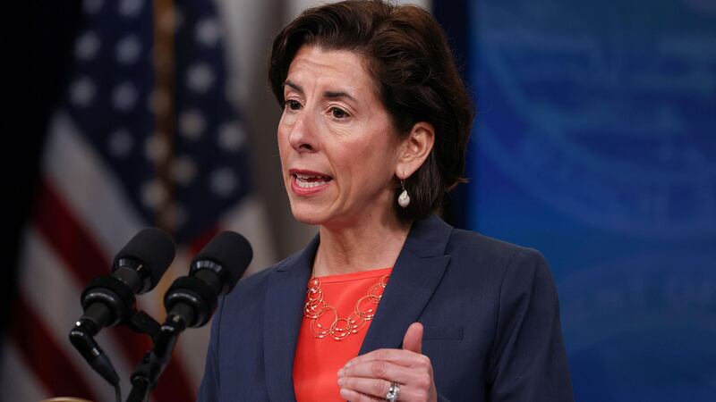 美国商务部长雷蒙多Gina Raimondo (路透社)