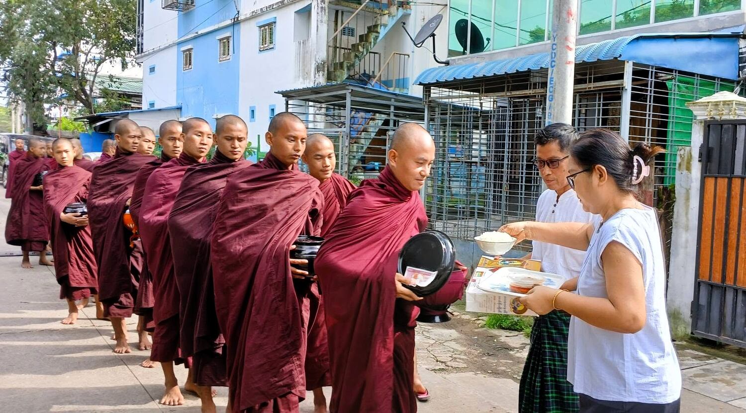 ဒေါ်အောင်ဆန်းစုကြည်မွေးနေ့ အလှူ Facebook တင်ခဲ့တဲ့အတွက် NLD အမတ်ကို ထောင် ၃ နှစ်ချ