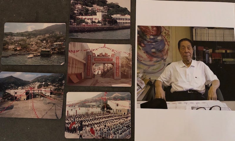 张世傑女儿提供其父亲照片和调景岭老照片，青天白日旗飞扬。（记者夏小华摄）