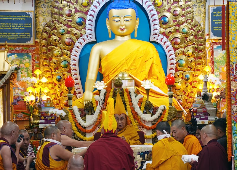 ༧སྐྱབས་རྗེ་ཡོངས་འཛིན་གླིང་མཆོག་སྤྲུལ་རིན་པོ་ཆེས་འབུལ་མཚོན་འདེགས་འབུལ་ཞུ་བཞིན་པ། ༢༠༢༦།༡༠།༢༡
