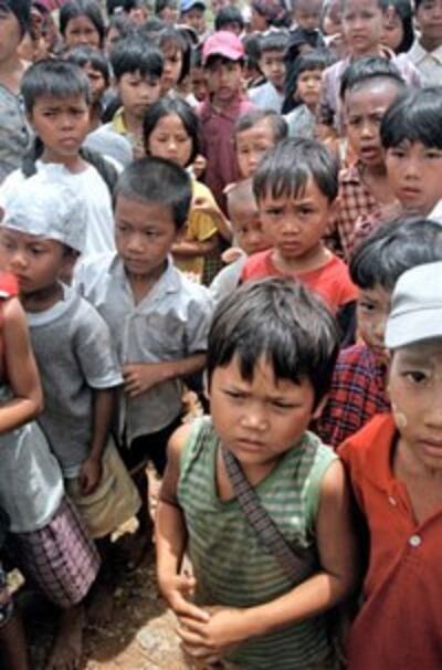 Burma-cylcone-children-food-200.jpg