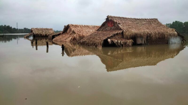 ၂၀၂၃ ခုနှစ်၊ သြဂုတ်လ ၆ ရက်နေ့က မွန်ပြည်နယ်၊ ဘီးလင်းမြို့နယ်တွင် မိုးသည်းထန်သဖြင့် ရေကြီးနေသည့်မြင်ကွင်းအား တွေ့ရစဉ်။ (ဓာတ်ပုံ : ဦးငယ်)