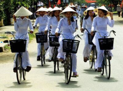 girl-schoolers-in-ao-dai-305.gif