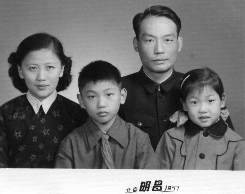 熊蕾的父親熊向暉為中共隱蔽在國民黨內部12年的紅色特工。 (紀錄片《隱蔽的父親》圖片)