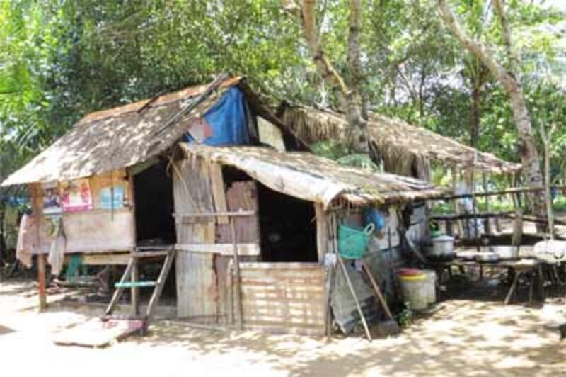 ផ្ទះ​ប្រក់​ស្លឹក​របស់​អ្នក​រស់​នៅ​ចំណុច​ចង្រាំង ឬ​ហៅ​ពយរ៉ុងរាំង។