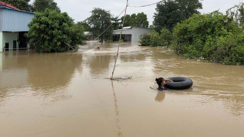 Sangkat_Sak_Sampov_Dangkor_PNP_hits_heavy_flood_Goldbox_102721_002.jpeg