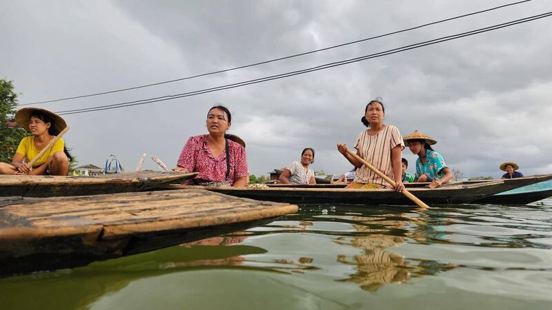 ရှမ်းပြည်နယ်တောင်ပိုင်း ညောင်ရွှေမြို့နယ် အင်းလေးဒေသတွင် ရေနစ်မြုပ်နေသည့် နေအိမ်များအား ၂၀၂၄ ခုနှစ်၊ စက်တင်ဘာ ၂၉ ရက်နေ့က တွေ့ရစဉ်။ (RFA Photo)
