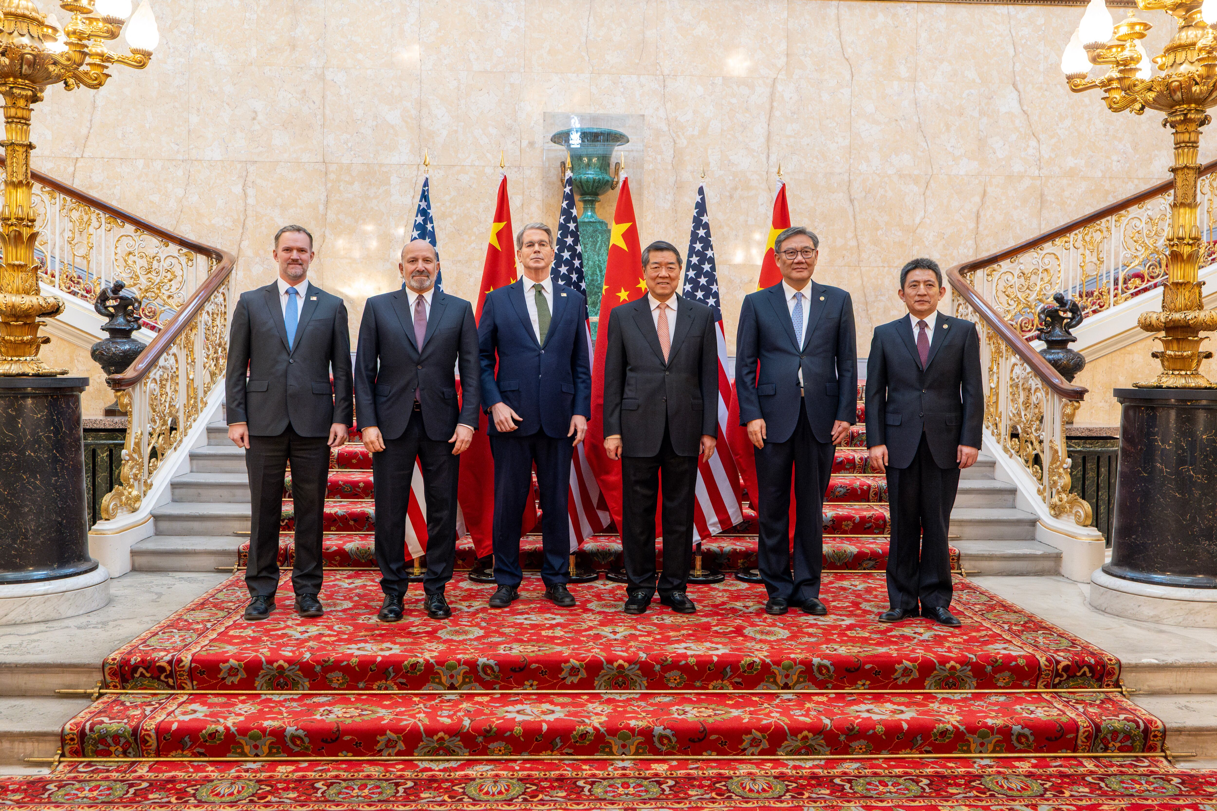 美中两国代表在伦敦合照