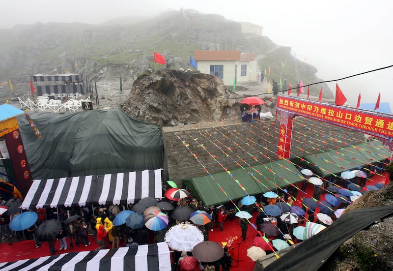 འཕགས་བོད་ས་མཚམས་ཀྱི་ཚོང་ལམ་བསྐྱར་དུ་སྒོ་མོ་ཕྱེ་བ་འདིས་རྒྱ་དཀར་ནག་གི་འབྲེལ་བ་བཟང་དུ་ཕྱིན་པ་མངོན་གྱི་ཡོད་པ་རེད་དམ།