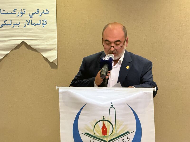 شەرقىي تۈركىستان ئۆلىمالار بىرلىكىنىڭ مۇئاۋىن رەئىسى سىراجىدىن ئەزىزىي سۆزلەۋاتىدۇ. 2023-يىلى 26-دېكابىر، ئىستانبۇل