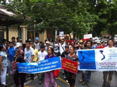 Biểu tình chống TQ tại Hà Nội hôm 8/7/2012. Photo courtesy of blog NXD