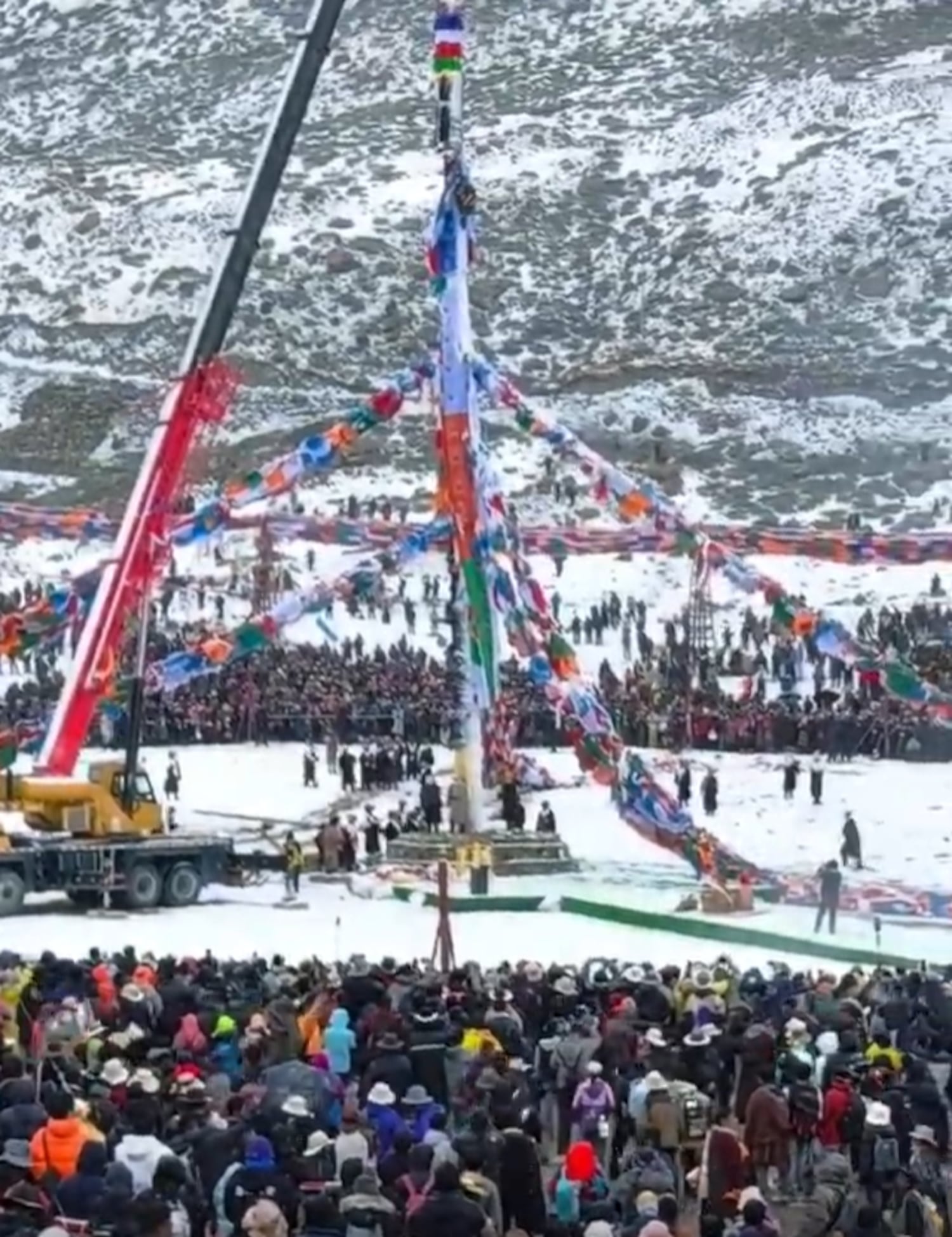 གངས་སྐོར་དང་དར་ཆེན་སྐུ་བཞེངས་བྱ་ཡུལ་ལ་དམ་དྲག