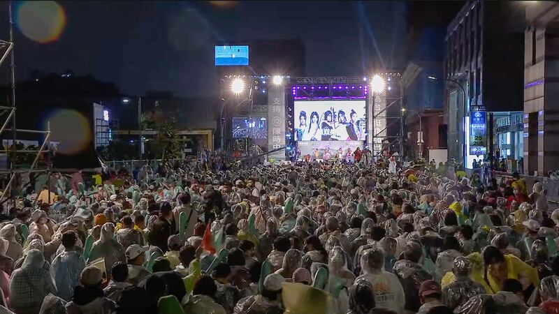 民進黨台北市長候選人陳時中造勢晚會請來總統蔡英文助陣。（陳時中造勢晚會直播截圖）