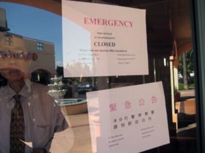 图片:午餐时间大停电,餐馆业主叹有门无市。(萧融摄)