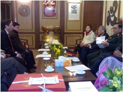 Quan khách đến chúc Tết TBT Lê khả Phiêu