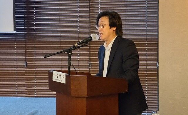 김덕수 북한인권시민연합 교육팀 부국장이 29일 ‘제3국 출생 북한이탈주민 자녀의 안정적 정착을 위한 세미나’에서 발언하고 있다.