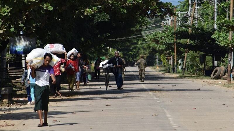 စစ်ကိုင်းတိုင်း၊ ကောလင်းမြို့မှ စစ်ဘေးဒုက္ခသည်များအား ၂၀၂၃ ခုနှစ်၊ နိုဝင်ဘာလ ၇ ရက်နေ့က တွေ့ရစဉ်။ (Photo: Kawlin Revolution-KR)