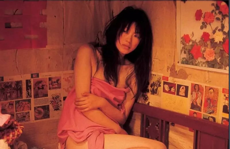 反映被拐妇女命运的电影《盲山》剧照(百度百科截图)