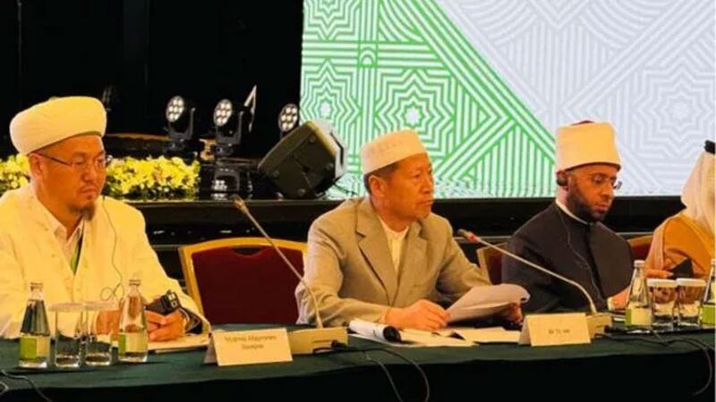 5-نۆۋەتلىك خەلقئارا مۆتىدىل ئىسلام پىكىرلىرى مۇھاكىمە يىغىنىدا خىتاي ئىسلام دىنى جەمئىيىتىنىڭ رەئىسى ياڭ فامىڭ سۆزلەۋاتىدۇ. 2024-يىلى، قازان