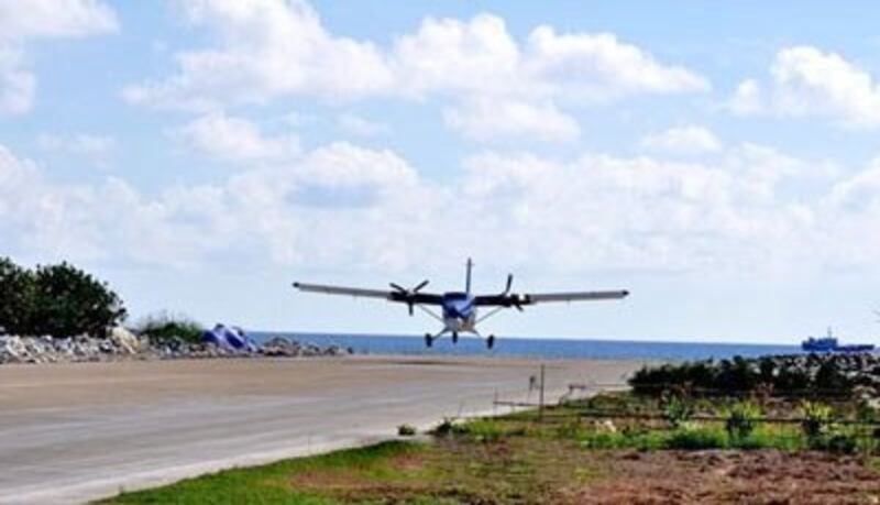 Đảo Trường Sa cũng là đảo có đường bay dài, sẵn sang tiếp nhận một số loại máy bay hạ cánh
