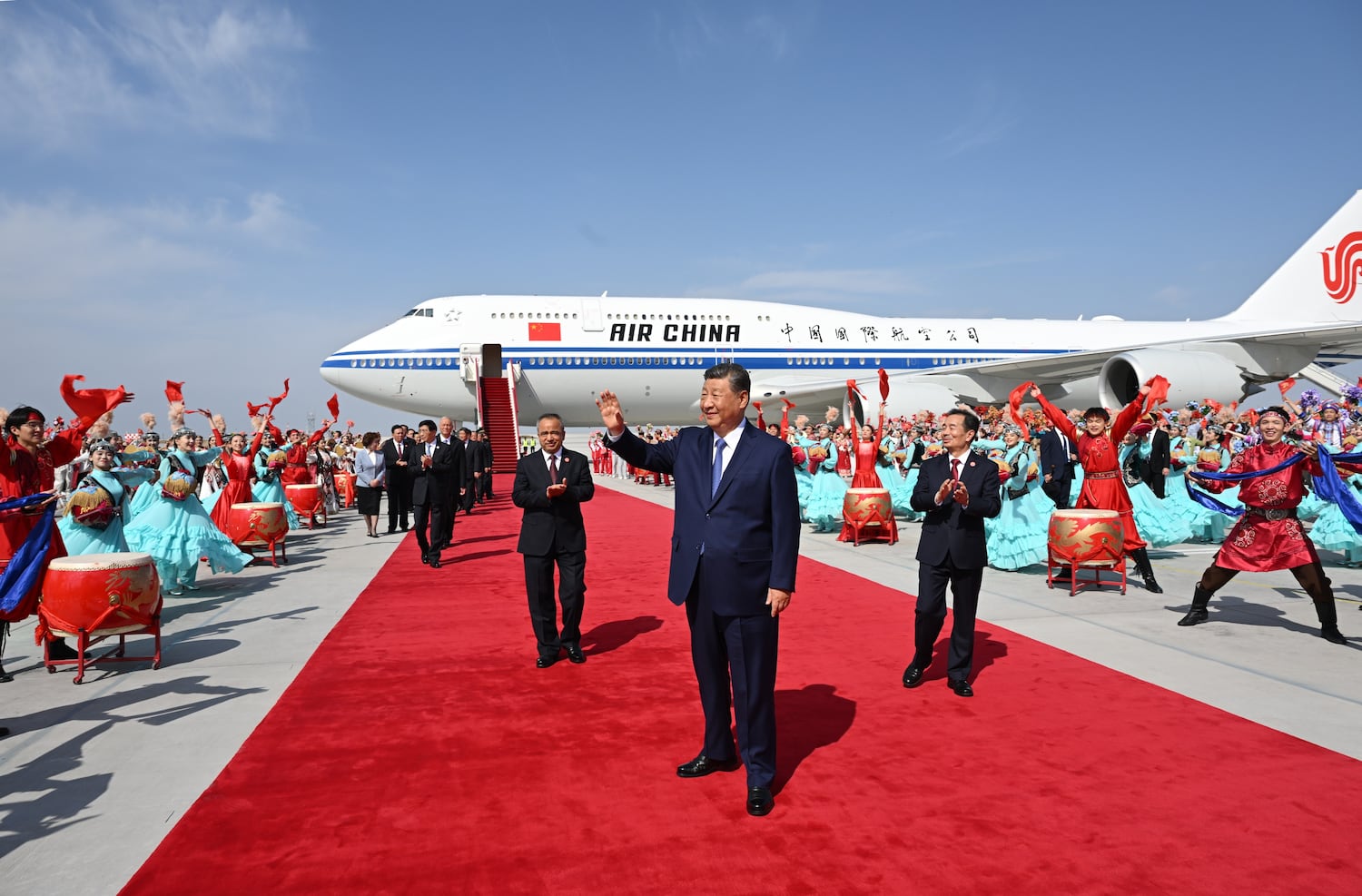 Xi visits Xinjiang to mark region’s anniversary