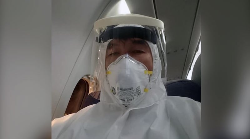 指挥中心医疗应变组副组长王必胜率医护赴武汉处理检疫工作。(王必胜提供)