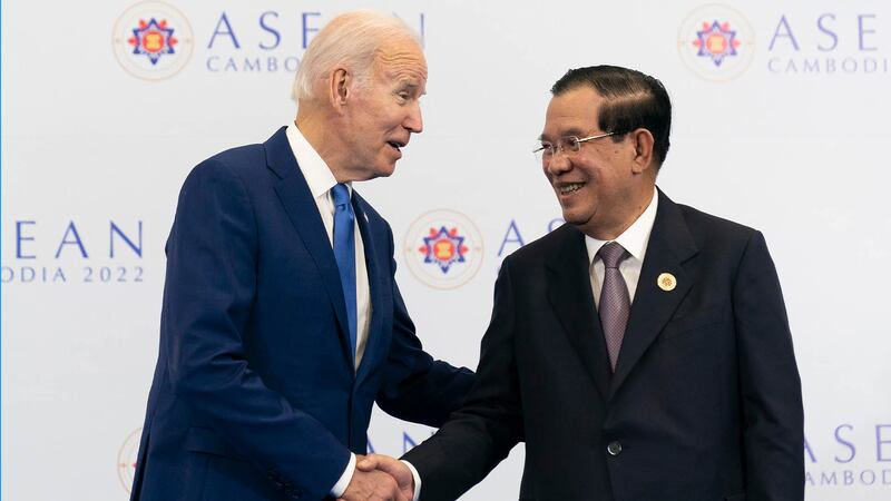 Biden and Hun Sen by AP.jpg