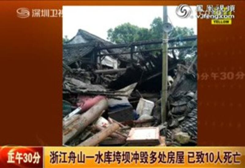 图片： 大量房屋被冲垮摧毁。 （网络视频截图）